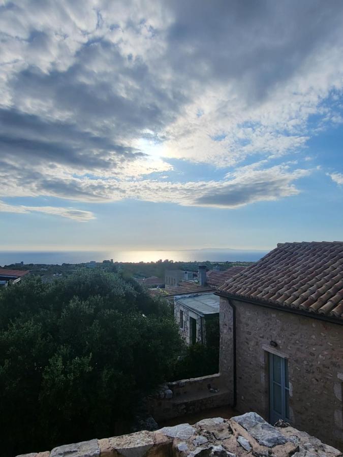 Balcony&Tower Apartment Areopoli Exterior photo