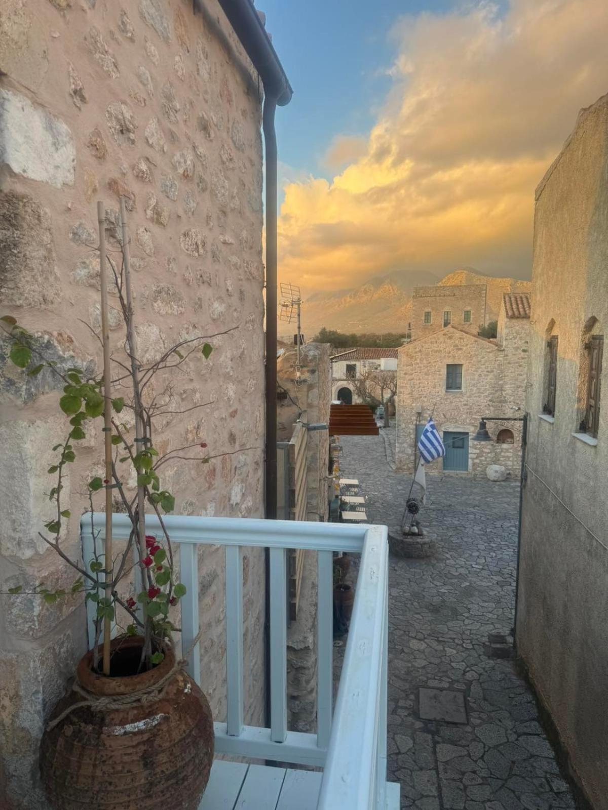 Balcony&Tower Apartment Areopoli Exterior photo